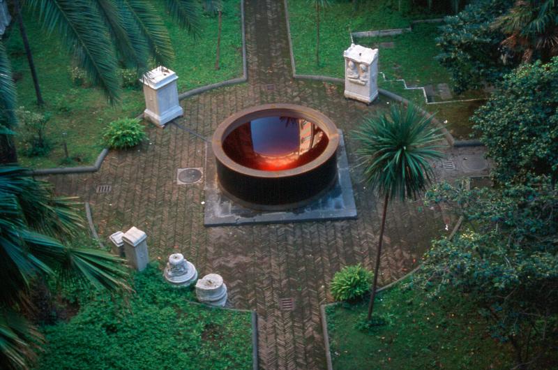 ANISH KAPOOR, Museo Archeologico Nazionale 2004