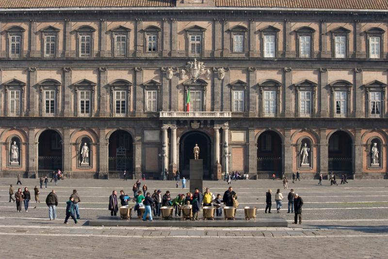 JAN FABRE - Il ragazzo con la luna e le stelle sulla testa, Piazza del Ple