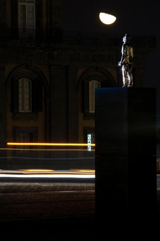 JAN FABRE - Il ragazzo con la luna e le stelle sulla testa, Piazza del Ple