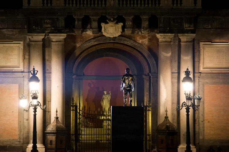 JAN FABRE - Il ragazzo con la luna e le stelle sulla testa, Piazza del Ple