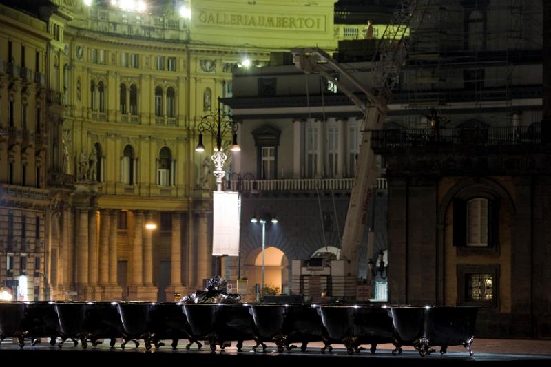 JAN FABRE - Il ragazzo con la luna e le stelle sulla testa, Piazza del Ple