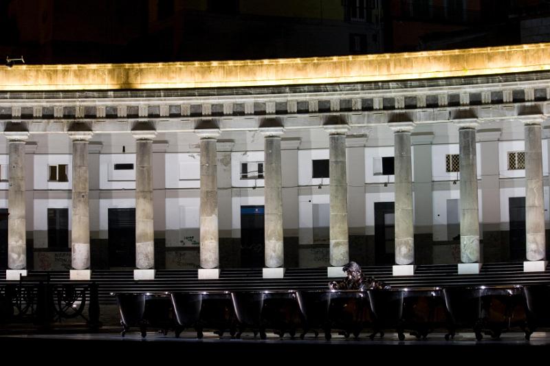 JAN FABRE - Il ragazzo con la luna e le stelle sulla testa, Piazza del Ple