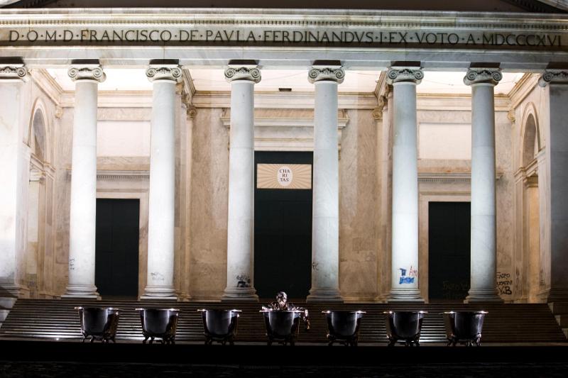 JAN FABRE - Il ragazzo con la luna e le stelle sulla testa, Piazza del Ple