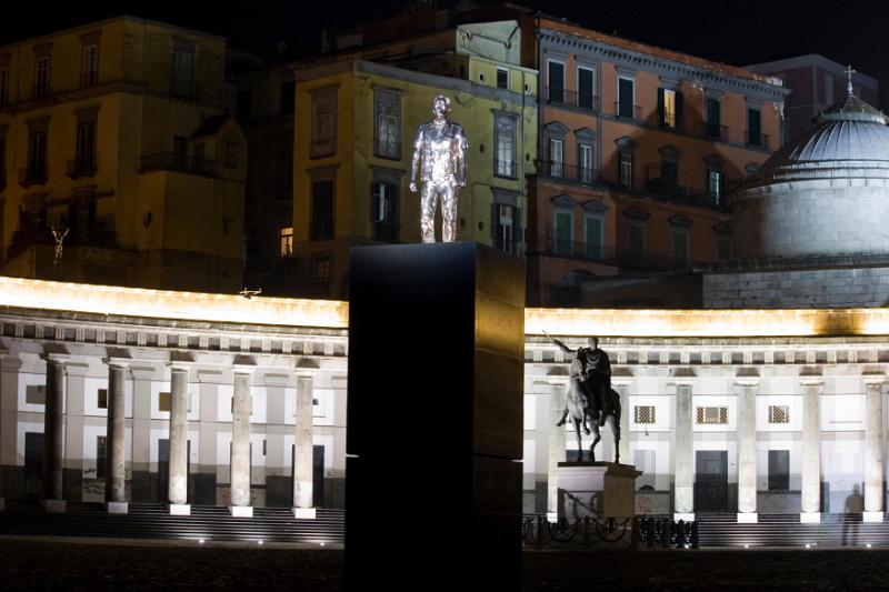 JAN FABRE - Il ragazzo con la luna e le stelle sulla testa, Piazza del Ple