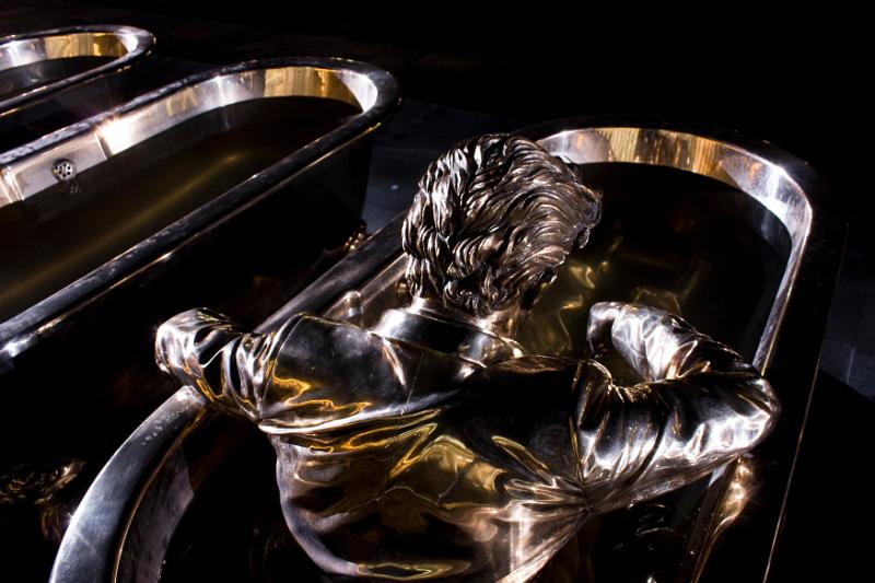 JAN FABRE - Il ragazzo con la luna e le stelle sulla testa, Piazza del Ple