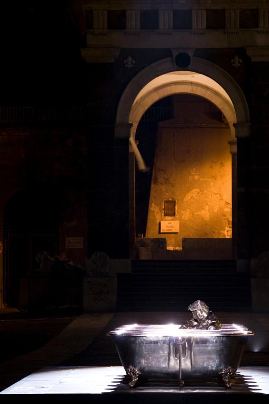 JAN FABRE - Il ragazzo con la luna e le stelle sulla testa, Piazza del Ple