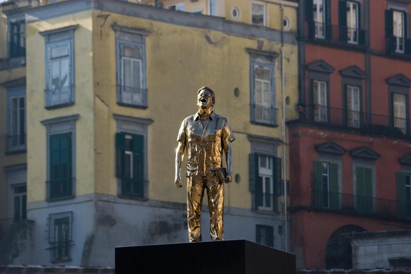 JAN FABRE - Il ragazzo con la luna e le stelle sulla testa, Piazza del Ple