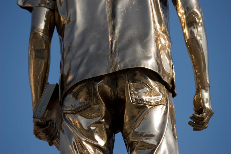 JAN FABRE - Il ragazzo con la luna e le stelle sulla testa, Piazza del Ple