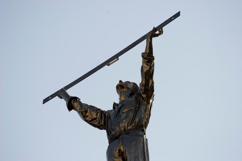 JAN FABRE - Il ragazzo con la luna e le stelle sulla testa, Piazza del Ple