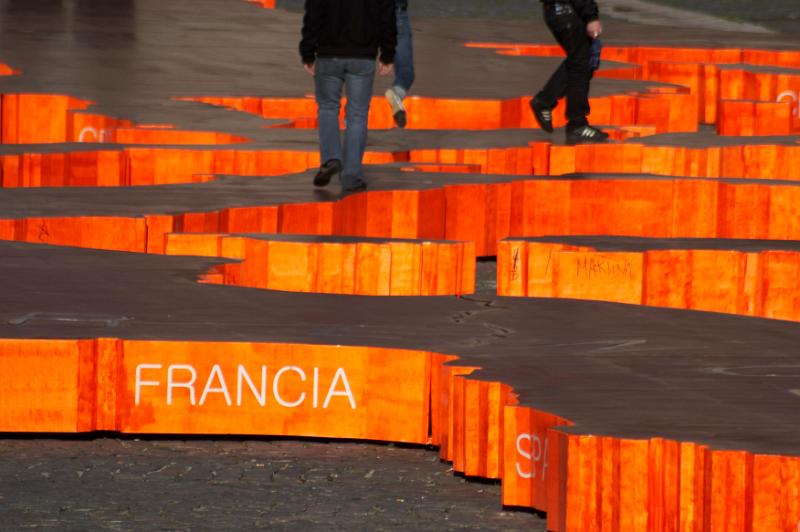 MICHELANGELO PISTOLETTO - Love Differences, Piazza del Plebiscito 2007