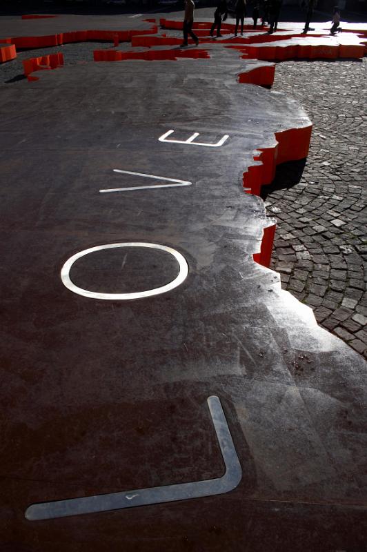 MICHELANGELO PISTOLETTO - Love Differences, Piazza del Plebiscito 2007