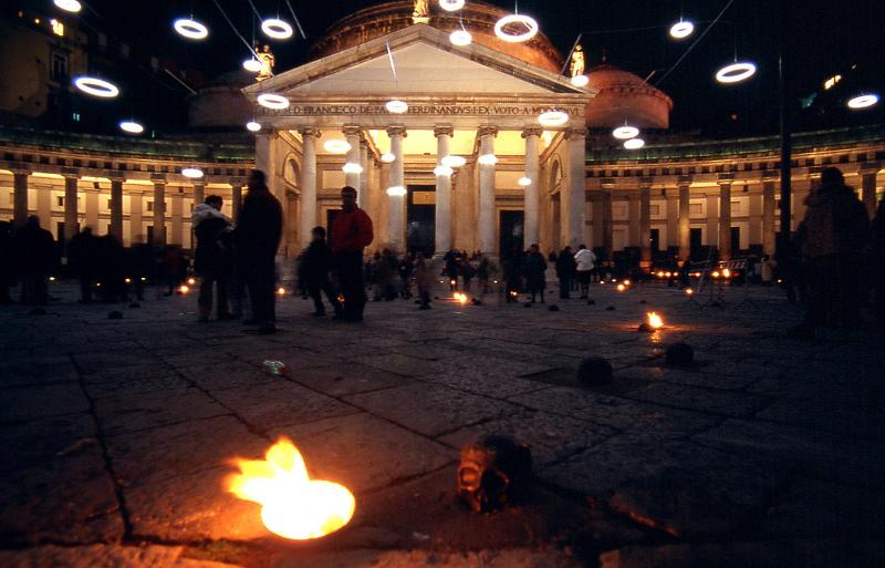 REBECCA HORN - Spiriti di madreperla, Piazza del Plebiscito 2002