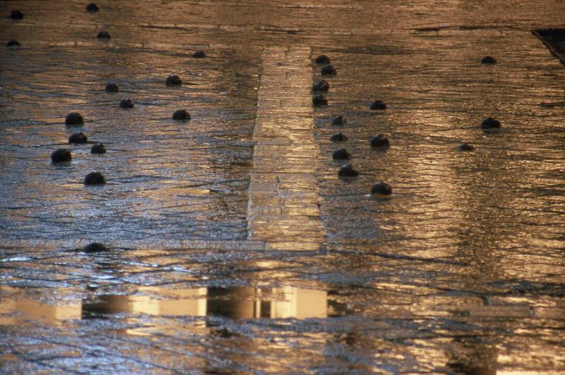 REBECCA HORN - Spiriti di madreperla, Piazza del Plebiscito 2002