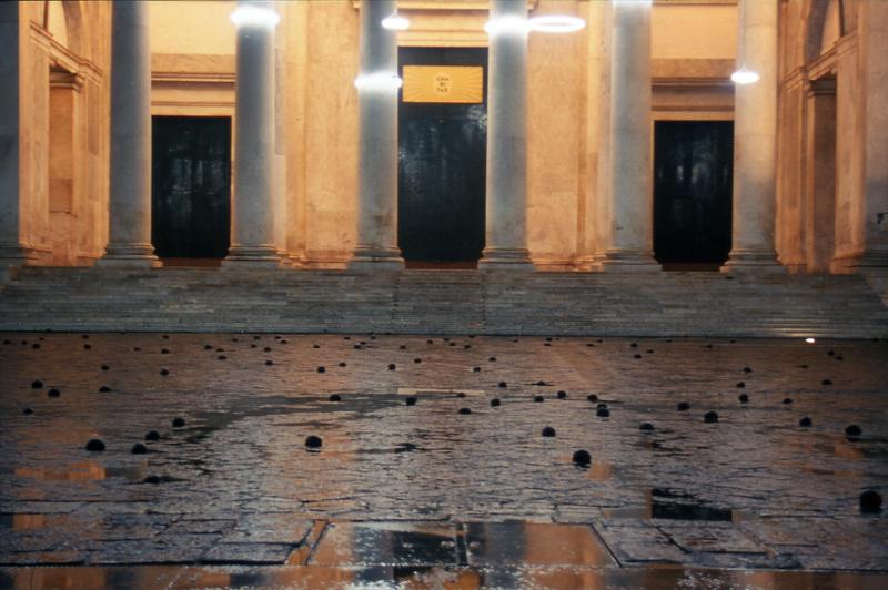 REBECCA HORN - Spiriti di madreperla, Piazza del Plebiscito 2002