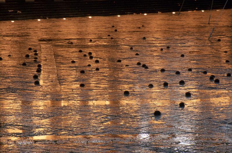 REBECCA HORN - Spiriti di madreperla, Piazza del Plebiscito 2002