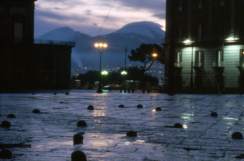 REBECCA HORN - Spiriti di madreperla, Piazza del Plebiscito 2002