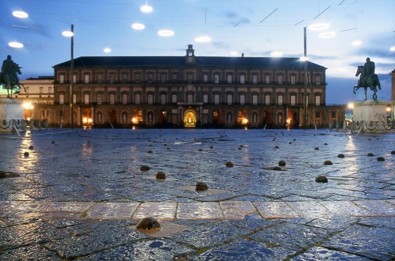 REBECCA HORN - Spiriti di madreperla, Piazza del Plebiscito 2002